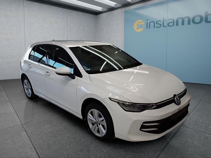 Weiß Gebraucht 2024 VW Golf VIII Kleinwagen | 23.499 € (Guter Preis) - Bild 1/4