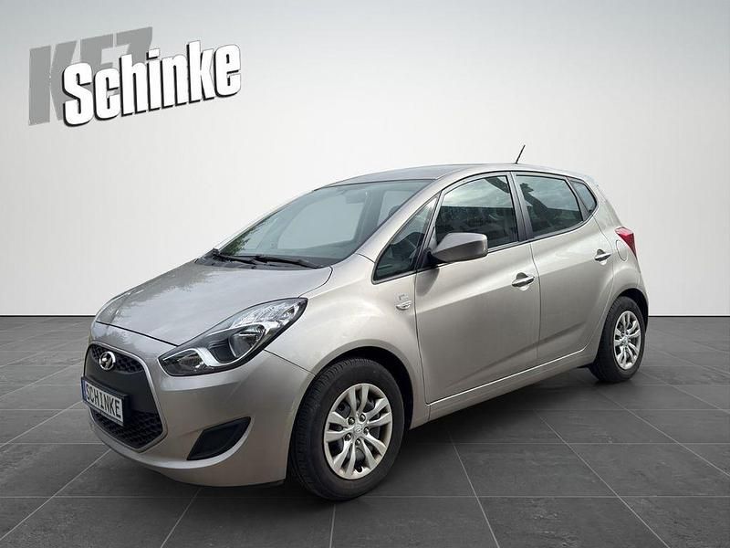Weiß Gebraucht 2017 Hyundai ix20 Classic Kleinwagen | 9.990 € (Fairer Preis) - Bild 1/4