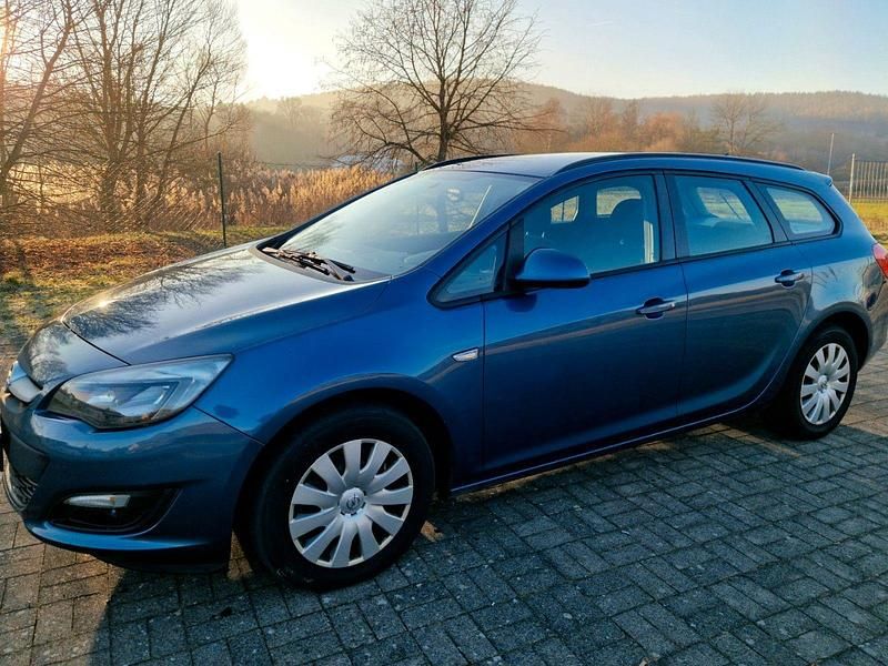 Gebraucht Opel Astra Edition 110 PS (80 kW) 2014 Blau Kombi