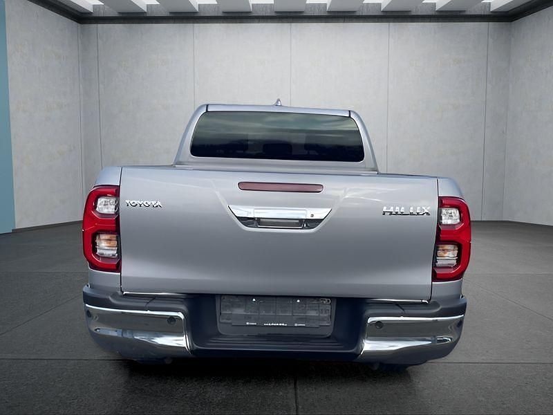 Silber Neu 2024 Toyota HiLux Abholung | 59.099 € (Teuer) - Bild 1/4