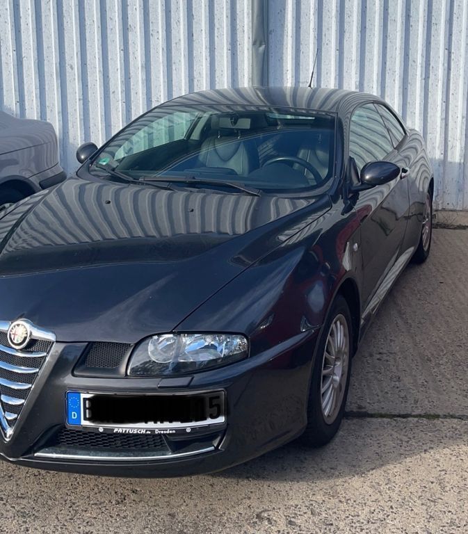 Grau Gebraucht 2008 Alfa Romeo GT Distinctive Coupé | 6.900 € - Bild 1/1