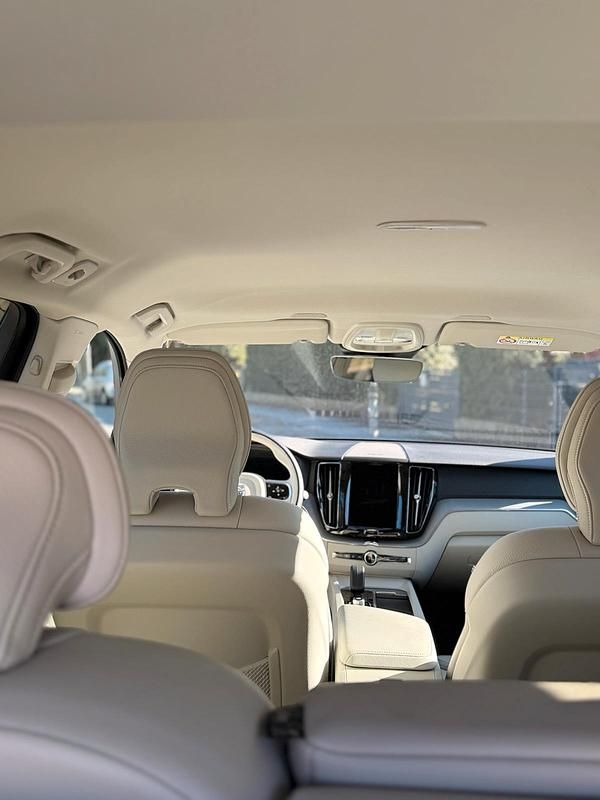 Gebraucht Volvo XC60 250 PS (183 kW) 2024 Beige SUV