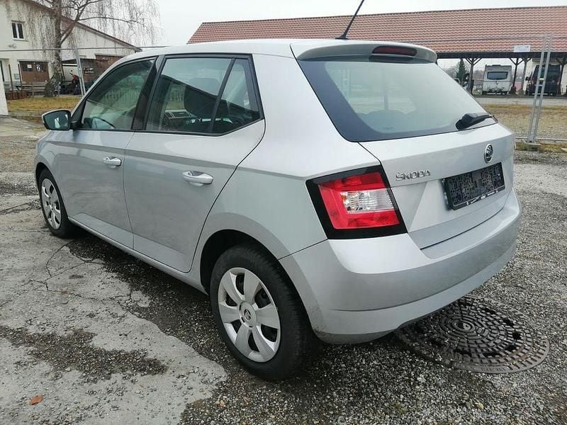 Gebraucht Skoda Fabia Ambition 90 PS (66 kW) 2015 Silber Limousine