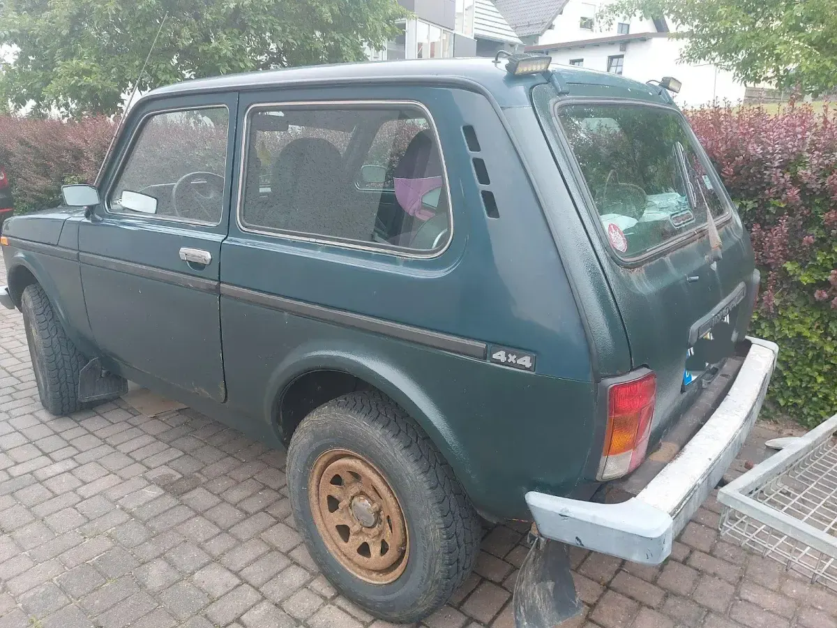 Gebraucht Lada niva 82 PS (60 kW) 2009 Grün SUV