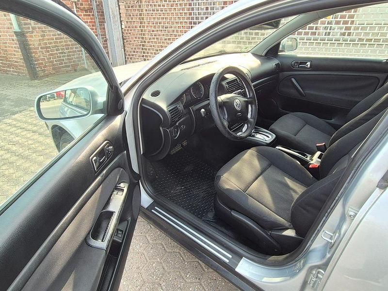 Gebraucht VW Passat 116 PS (85 kW) 2002 Silber Limousine