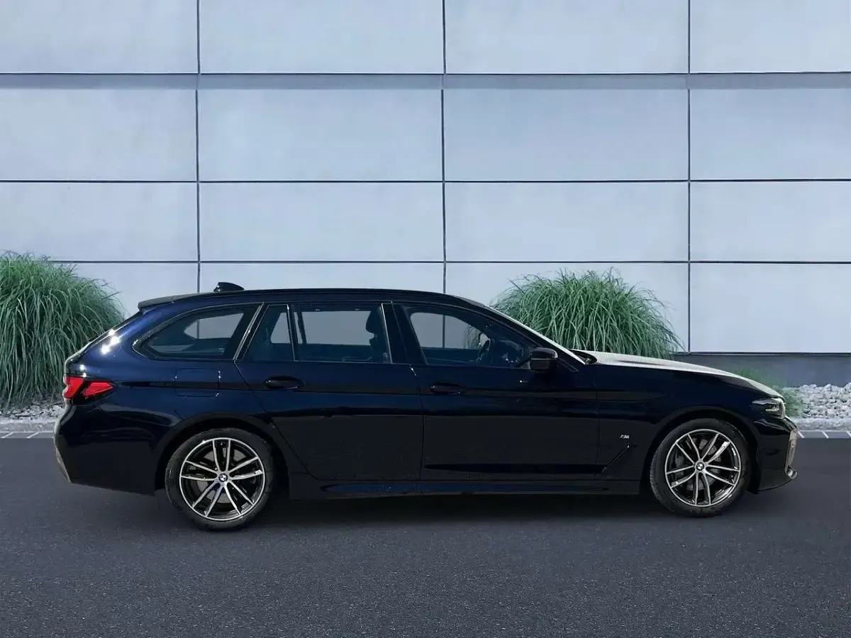 Gebraucht BMW 530 M Sport 286 PS (210 kW) 2022 Schwarz Kombi