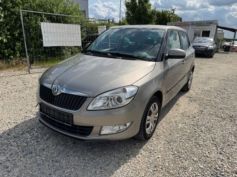 Braun Gebraucht 2011 Skoda Fabia Ambition Limousine | 1.290 € (Superpreis) - Bild 1/4