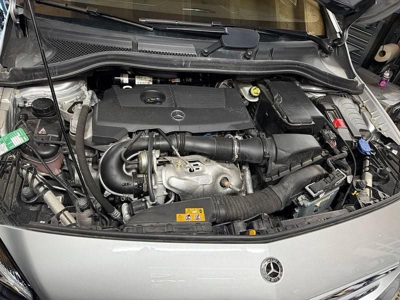 Gebraucht Mercedes B180 Style 122 PS (89 kW) 2018 Silber Van / Kleinbus