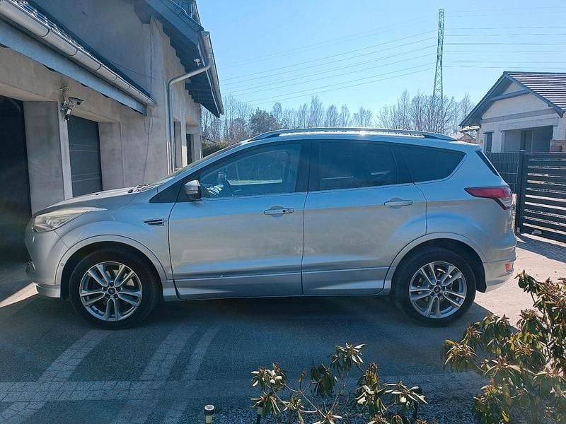 Gebraucht Ford Kuga Individual 140 PS (102 kW) 2015 Silber SUV