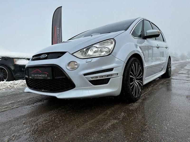 Weiß Gebraucht 2010 Ford S-MAX Titanium S Van / Kleinbus | 2.699 € (Superpreis) - Bild 1/4