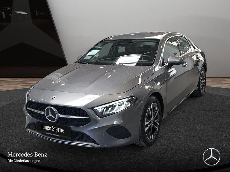 Gebraucht Mercedes A200 Advanced Plus 163 PS (119 kW) 2025 Grau Limousine