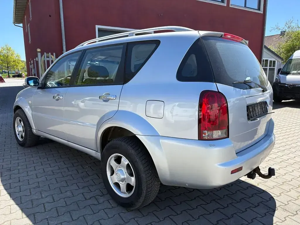 Usata SsangYong Rexton 163 CV (119 kW) 2005 Argento SUV