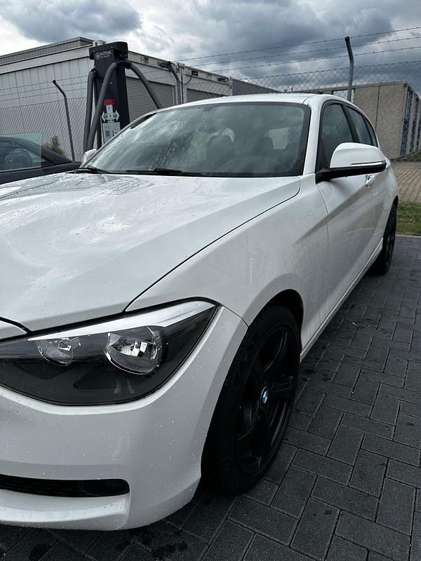 Weiß Gebraucht 2013 BMW 114 Kleinwagen | 6.800 € (Fairer Preis) - Bild 1/4