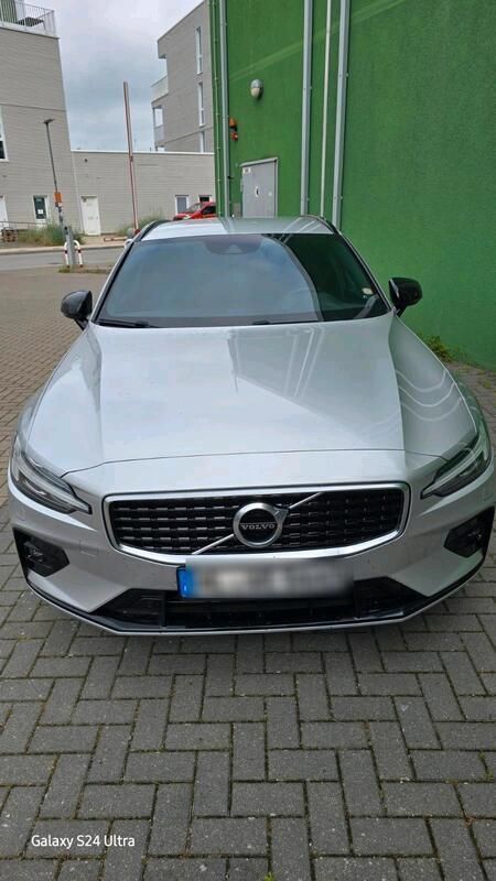 Silber Gebraucht 2019 Volvo V60 R-Design Kombi | 18.000 € (Fairer Preis) - Bild 1/4
