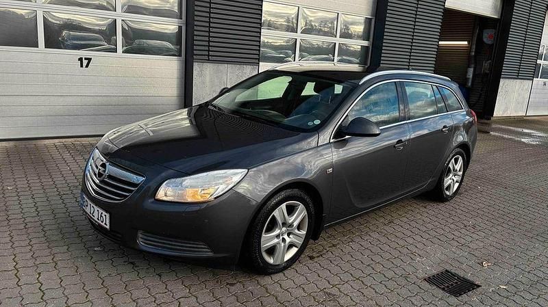 Grau Gebraucht 2012 Opel Insignia Design Edition Limousine | 2.600 € (Guter Preis) - Bild 1/4