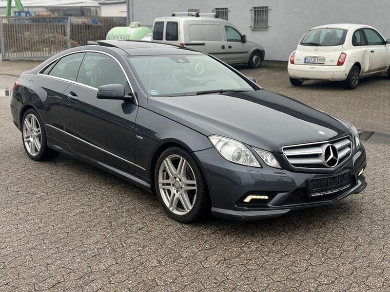Gebraucht Mercedes E200 184 PS (135 kW) 2010 Grau Coupé