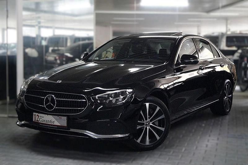 Schwarz Gebraucht 2021 Mercedes E300 Limousine | 37.490 € (Etwas zu teuer) - Bild 1/4