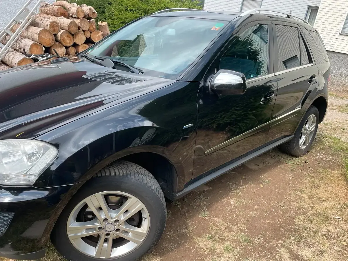 Gebraucht Mercedes ML300 204 PS (150 kW) 2010 Schwarz SUV