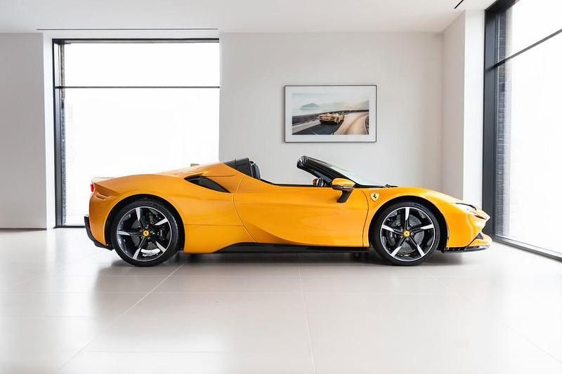 Gebraucht Ferrari SF90 999 PS (734 kW) 2024 Gelb Cabrio