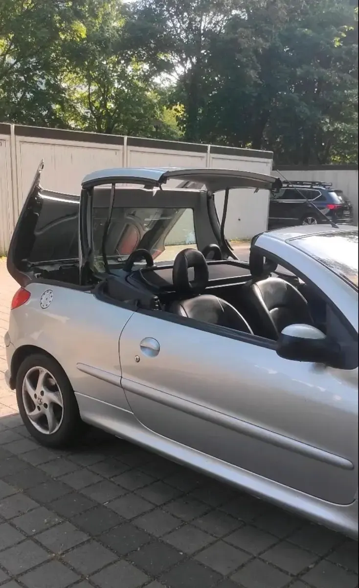 Gebraucht Peugeot 206 CC 109 PS (80 kW) 2004 Grau Cabrio