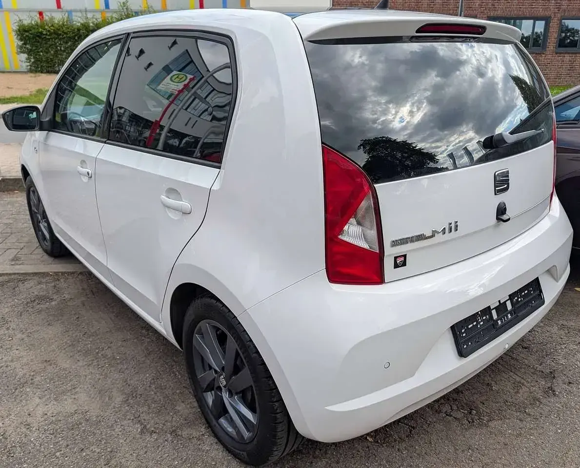 Gebraucht Seat Mii Cosmopolitan 60 PS (44 kW) 2017 "candy" weiss Kleinwagen