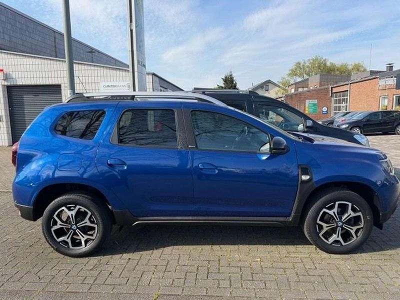 Gebraucht Dacia Duster Celebration 114 PS (83 kW) 2020 Stahlblau SUV