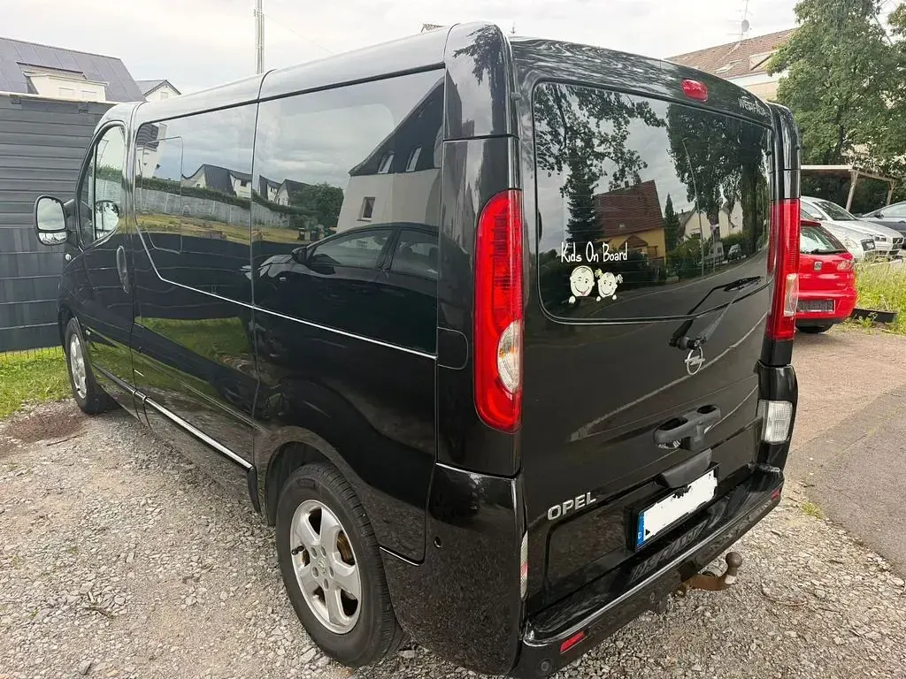 Gebraucht Opel Vivaro Cosmo 145 PS (106 kW) 2008 Schwarz Van / Kleinbus