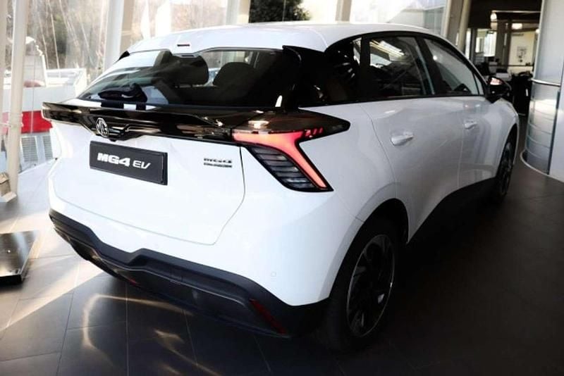 Neu MG MG4 EV 125 kW (170 PS) 2025 Dover white (weiß) Kleinwagen