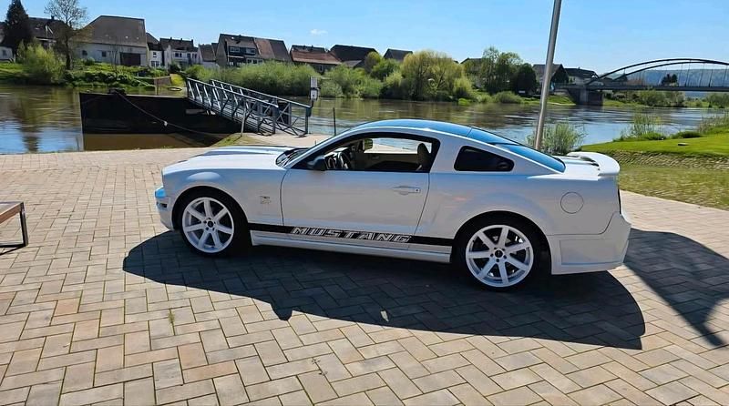 Weiß Gebraucht 2005 Ford Mustang GT Coupé | 17.800 € - Bild 1/4