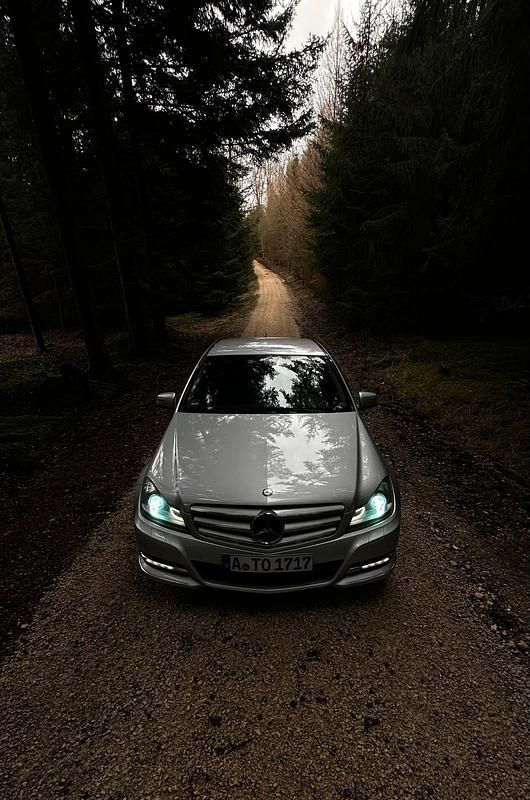 Silber Gebraucht 2013 Mercedes C350 Limousine | 16.599 € (Teuer) - Bild 1/4