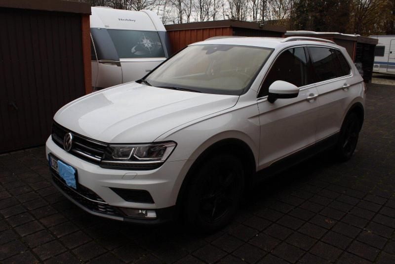 Weiß Gebraucht 2016 VW Tiguan Highline SUV | 16.500 € (Teuer) - Bild 1/4