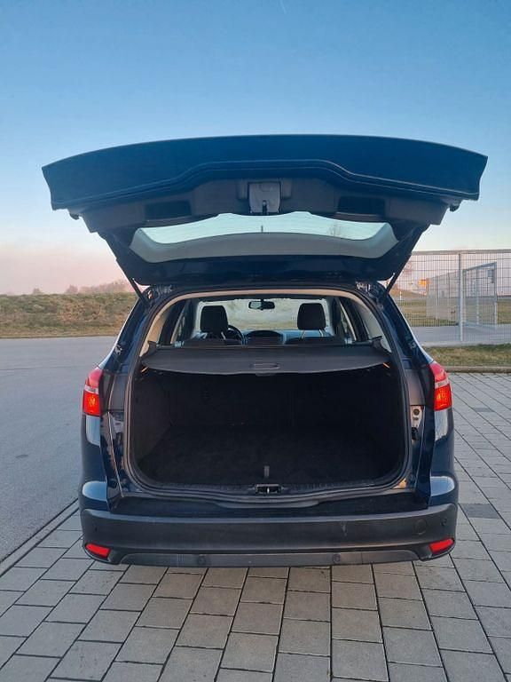 Gebraucht Ford Focus ST-Line 120 PS (88 kW) 2017 Blau Limousine