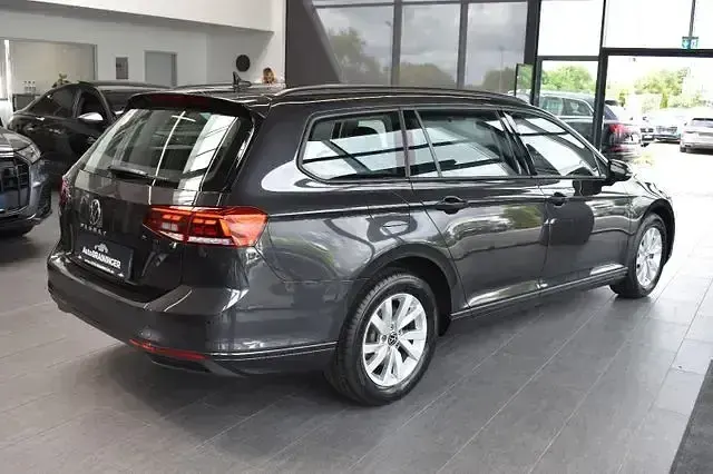 Gebraucht VW Passat 150 PS (110 kW) 2021 Grau Kombi
