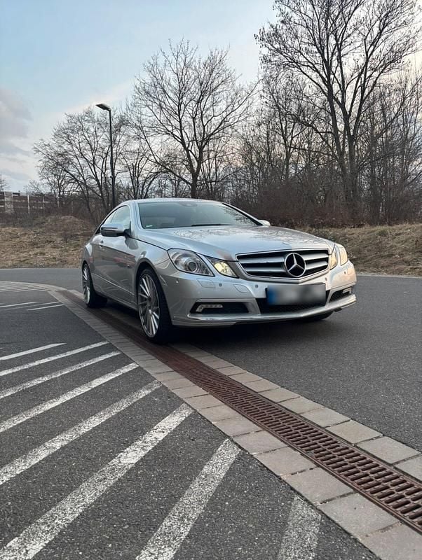 Gebraucht Mercedes E350 306 PS (225 kW) 2009 Silber Coupé
