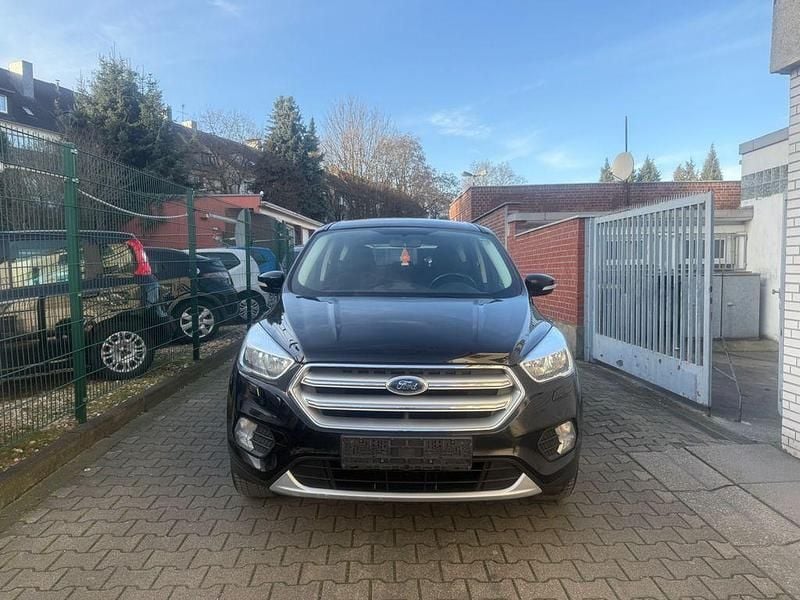 Gebraucht Ford Kuga Trend 120 PS (88 kW) 2018 Schwarz SUV