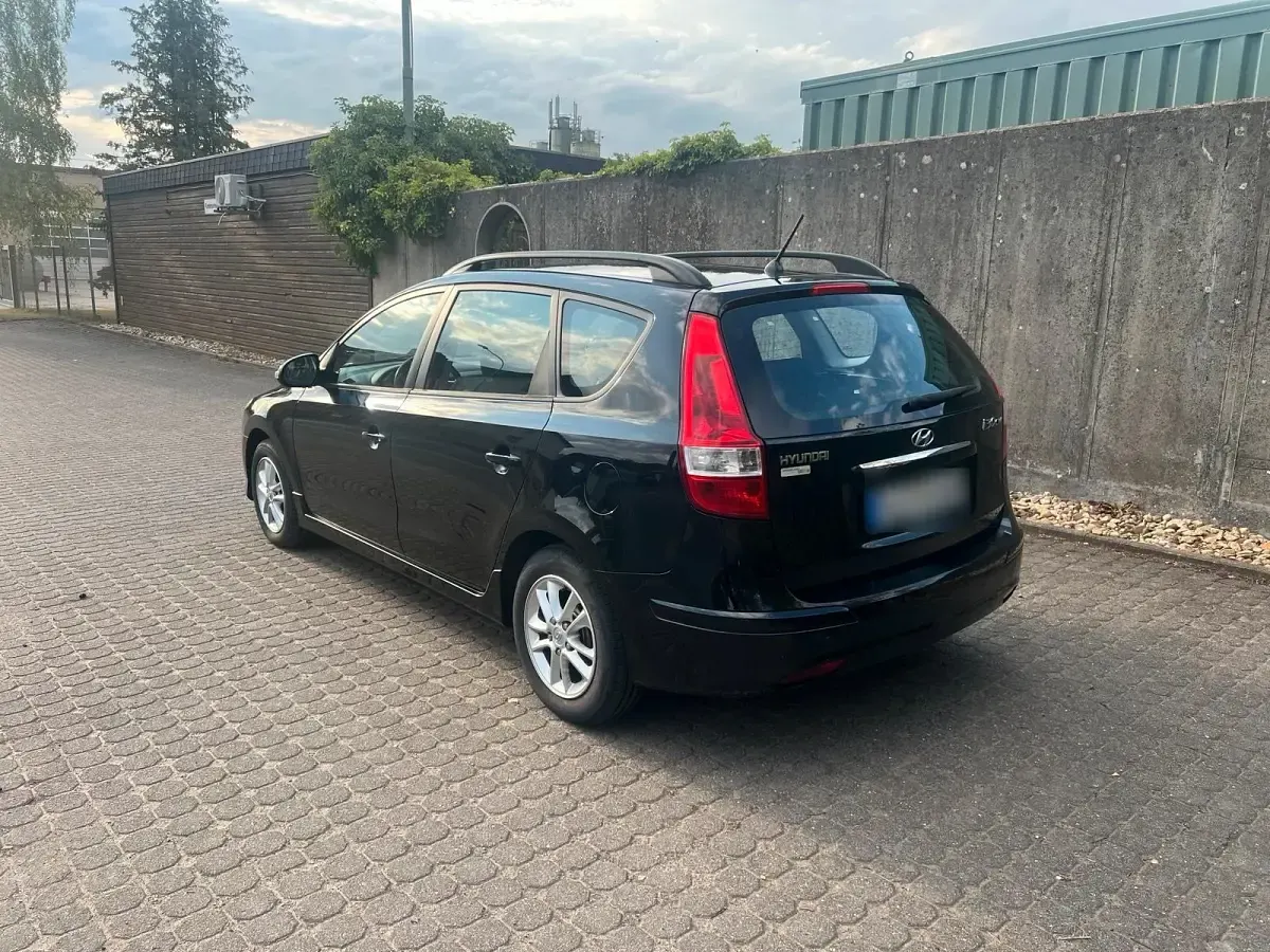 Gebraucht Hyundai i30 109 PS (80 kW) 2012 Schwarz Kombi