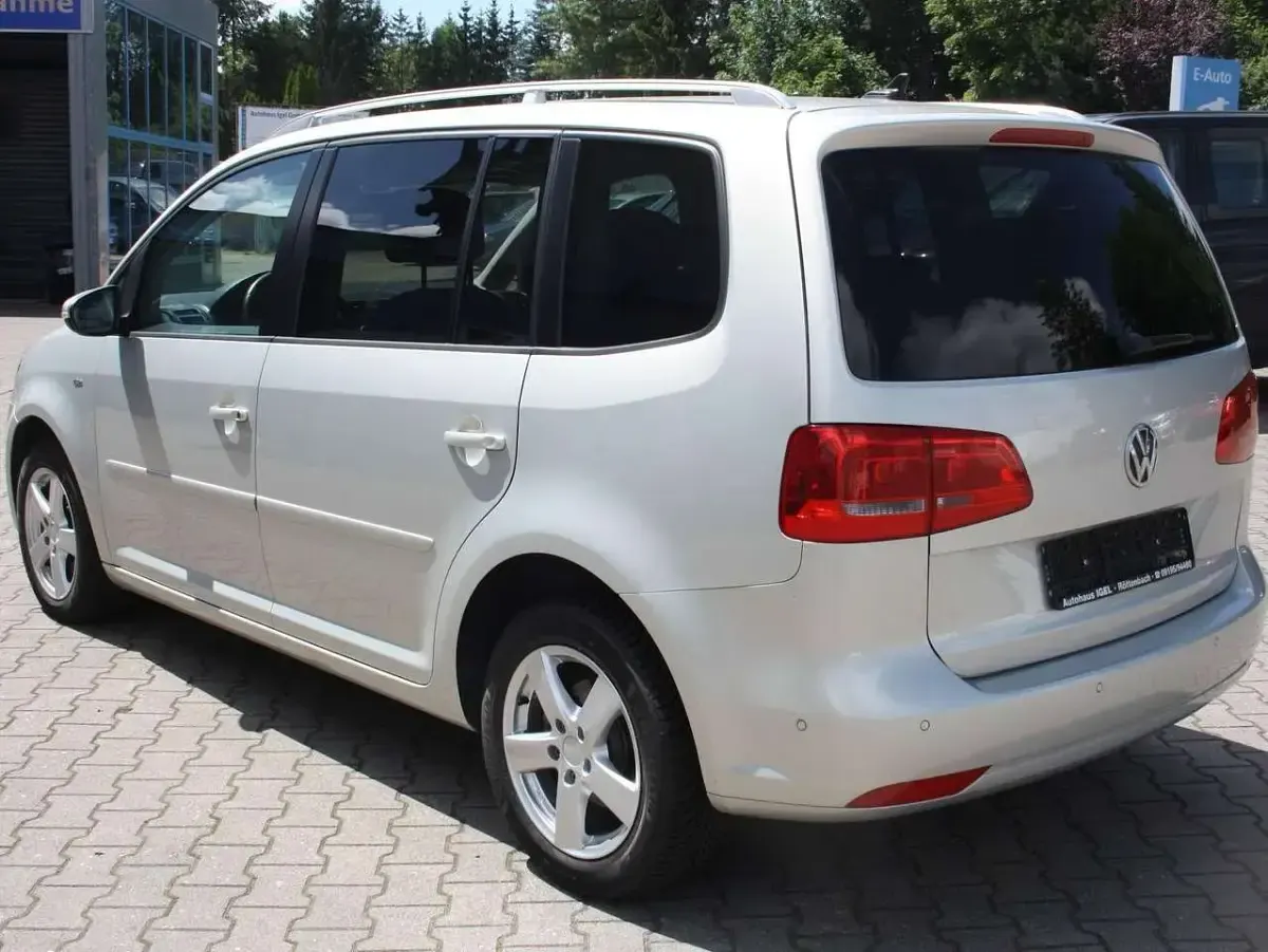 Gebraucht VW Touran Cup 105 PS (77 kW) 2015 Silver leaf metallic Van / Kleinbus