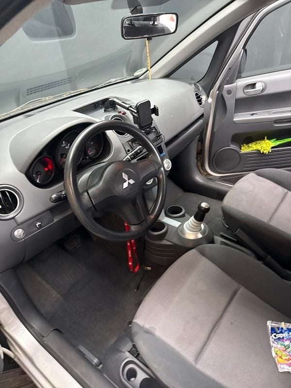 Gebraucht Mitsubishi Colt 95 PS (69 kW) 2006 Silber Limousine