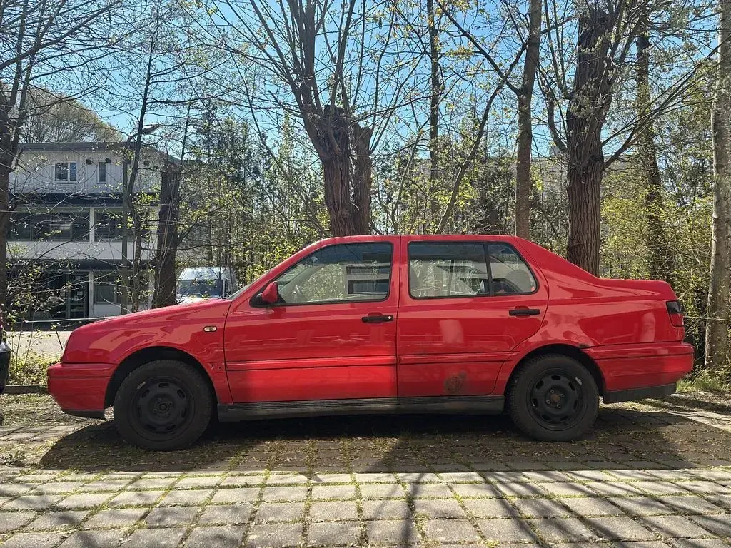 Gebraucht VW Vento 75 PS (55 kW) 1996 Rot Limousine