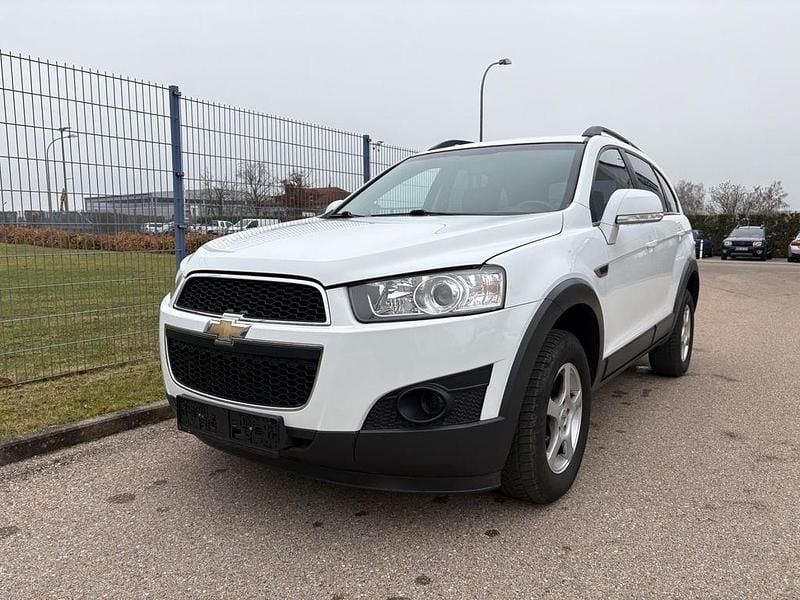 Weiß Gebraucht 2011 Chevrolet Captiva SUV | 5.790 € (Guter Preis) - Bild 1/4