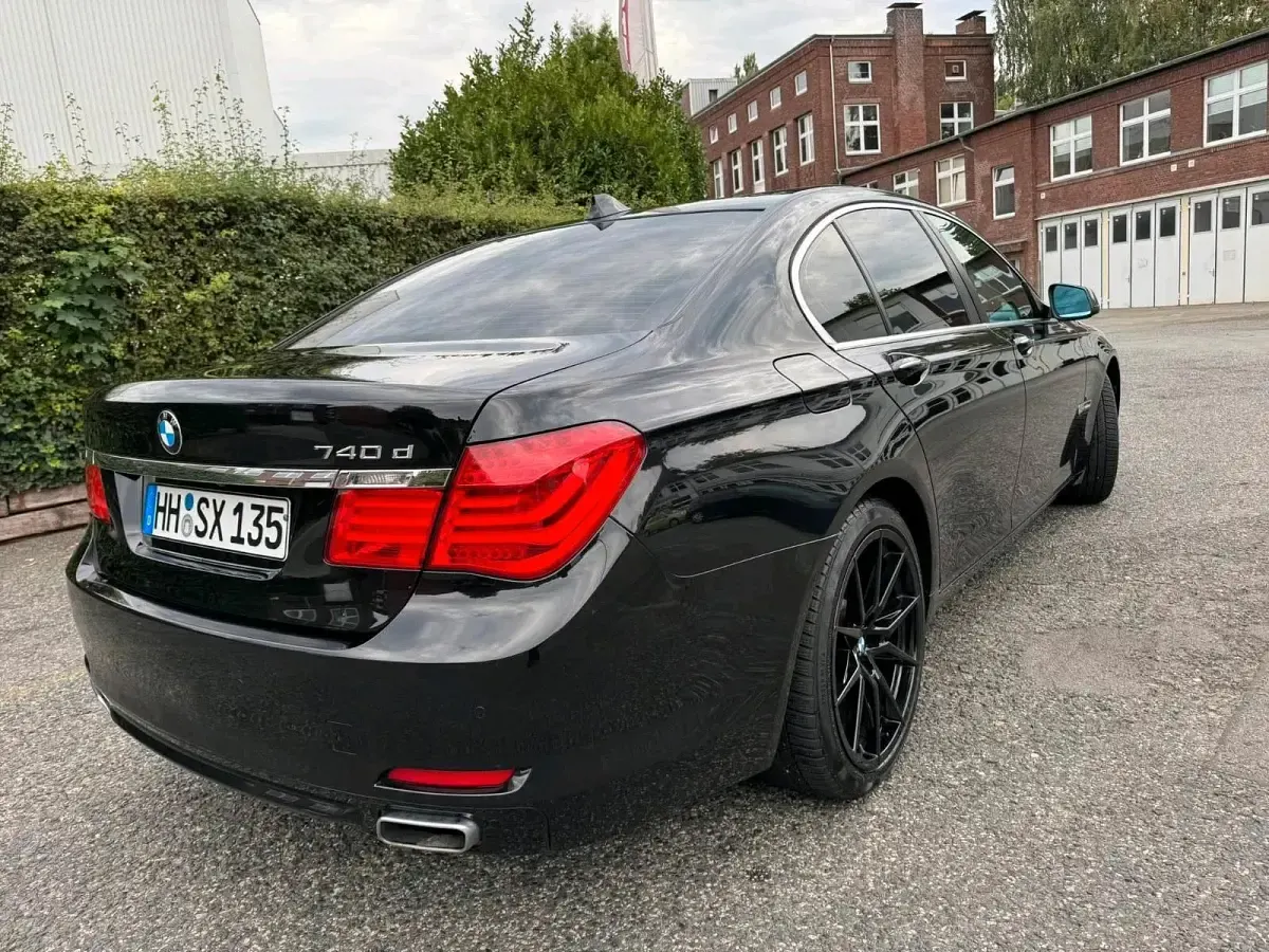 Gebraucht BMW 740 306 PS (225 kW) 2011 Schwarz Limousine