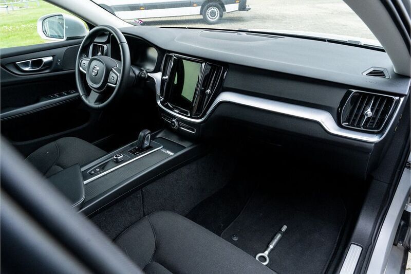 Gebraucht Volvo V60 Momentum 2020 Grau Kombi