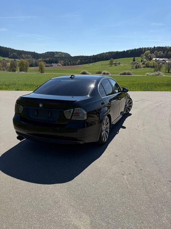 Second-hand BMW 325 Performance 197 CP (144 kW) 2007 Negru Berlinǎ