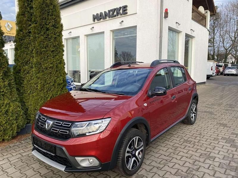 Kalaharirot metallic Gebraucht 2020 Dacia Sandero Celebration Kleinwagen | 12.990 € (Fairer Preis) - Bild 1/4