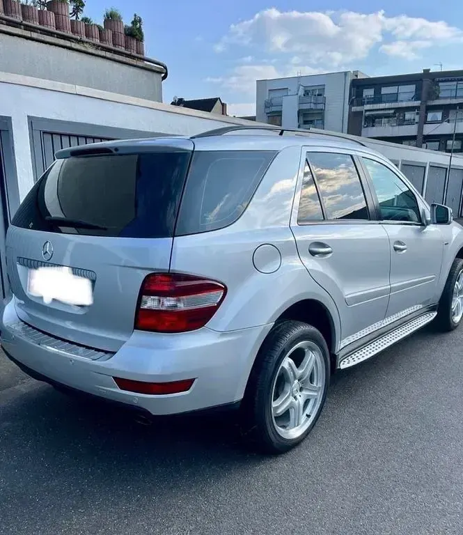 Gebraucht Mercedes ML300 204 PS (150 kW) 2010 Silber SUV
