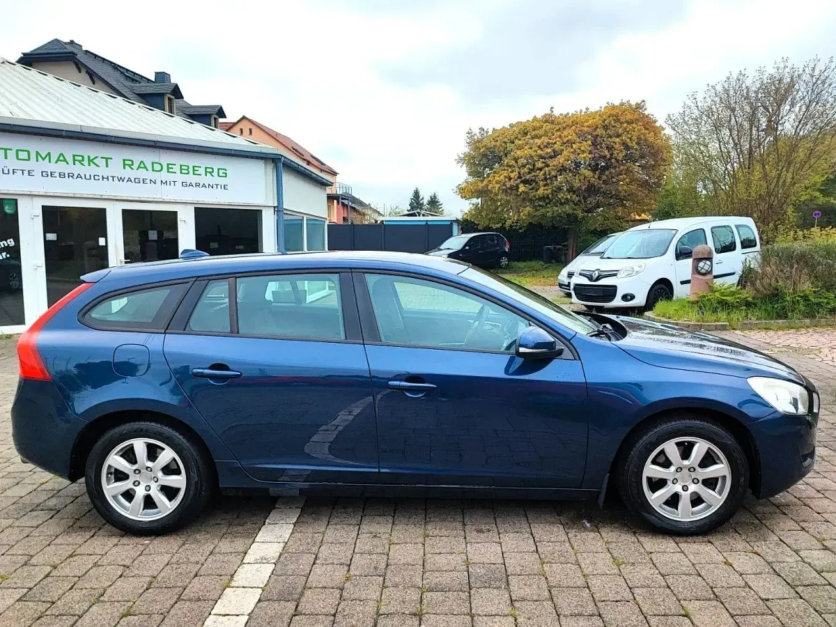 Używany Volvo V60 179 KM (131 kW) 2012 Niebieski Kombi