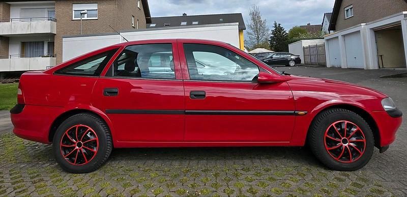 Gebraucht Opel Vectra 101 PS (74 kW) 1997 Rot Limousine
