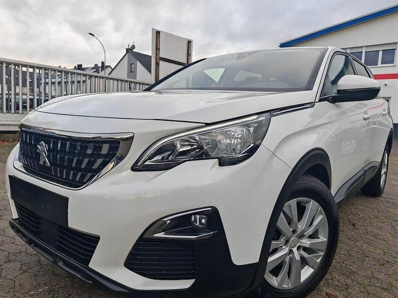 Gebraucht Peugeot 5008 131 PS (96 kW) 2020 Weiß Van / Kleinbus