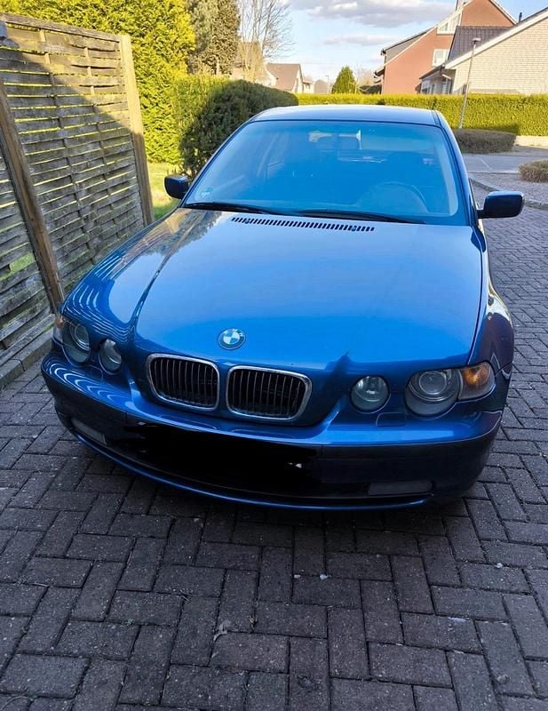 Gebraucht BMW 320 150 PS (110 kW) 2001 Blau Kleinwagen