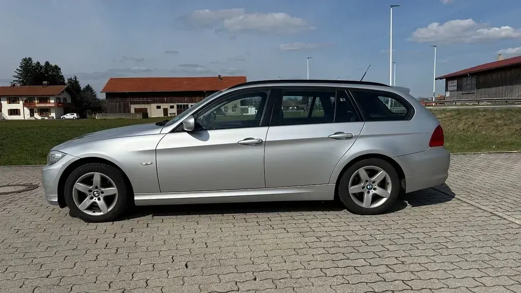 Gebraucht BMW 320 184 PS (135 kW) 2012 Silber Limousine